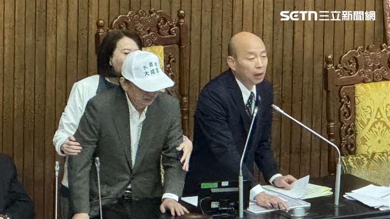 游智彬闖議場鬧　柯建銘搶韓國瑜議事槌敲