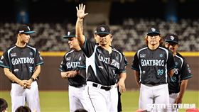 ▲山羊兄弟棒球隊成立記者會，隊員有前職棒球員陳冠任。（圖／記者劉彥池攝影）