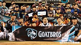 ▲山羊兄弟棒球隊成立記者會，隊長是前職棒球員周思齊（左1）。（圖／記者劉彥池攝影）