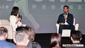 ▲陳偉殷引退記者會和主持人對談。（圖／記者劉彥池攝影）