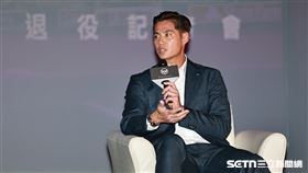 ▲陳偉殷引退記者會，回憶自己的日、美職棒生涯。（圖／記者劉彥池攝影）