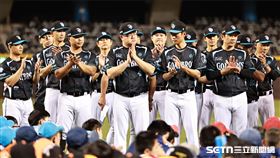 ▲山羊兄弟棒球隊成立記者會，球員有周思齊（右1）在內的多位球星。（圖／記者劉彥池攝影）