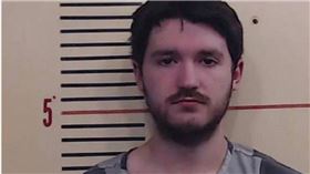 美國德州23歲男子卡斯威爾（Gabriel Skyler Caswell）因在動物收容所虐待並殺害數隻貓咪，而被判處40年有期徒刑。（圖／翻攝自X平台）