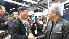 Team Taiwan！黃仁勳光臨GTC鴻海攤位氣氛超嗨