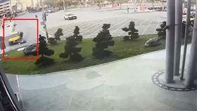 花蓮車站,計程車,暴衝。（圖／翻攝畫面）