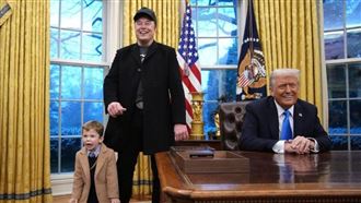 黃仁勳最愛AI幫整理　川馬吵架懶人包