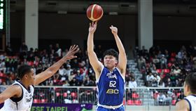 ▲亞洲盃資格賽外卡，台灣隊前鋒陳冠全投進三分球。（圖／中華籃協提供）