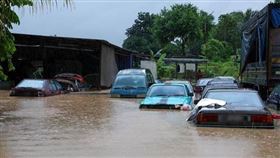 ▲馬來西亞南部柔佛州連日大雨成災。（圖／翻攝自X平台 @@Kamzam08477773）