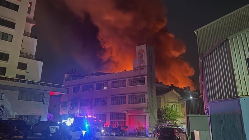 台南永康嚴重火警！延燒多戶…爆炸聲不斷
