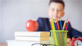 國中入學競爭激烈，許多家長不惜重金，爭相將孩子送入私校。（示意圖／翻攝Pexels）