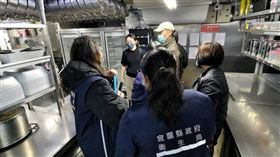 蘭縣羅東一家知名連鎖吃到飽火鍋店15日起試營運，當天陸續傳出有民眾疑食物中毒。（圖／縣府提供）