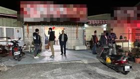 嘉義男子不滿被嘲笑，怒持西瓜刀攻擊釀4傷。（圖／翻攝畫面）