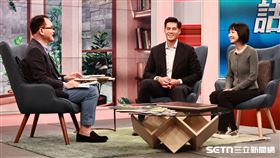 ▲前旅外投手陳偉殷上《話時代人物》，老婆蔡意雯一起入鏡。（圖／記者劉彥池攝影）