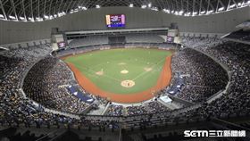 ▲中職36年熱身賽，中信兄弟和樂天桃猿之戰吸引18513人進到臺北大巨蛋。（圖／記者劉彥池攝影）