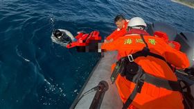 台東,蘭嶼,釣客,落海,海巡搜救,雙獅岩。（圖／翻攝畫面）
