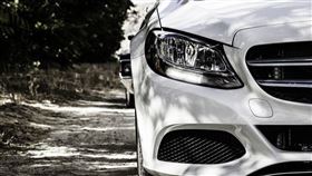 專家表示，俄羅斯入侵烏克蘭可能導致今年全球新車和卡車產量減少數百萬輛。(示意圖／翻攝自Pixabay)

