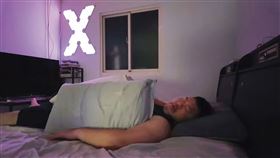 小草墜樓事件惹議　四叉貓睡覺收抖內1萬2