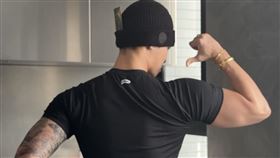 高爾宣秀出肌肉。（圖／業者提供）