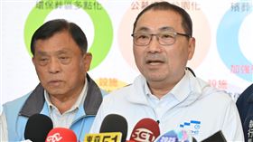 侯友宜：新北殯葬量能不足  將朝3方向推動新北市長侯友宜（中）23日表示，面對新北市殯葬量能不足，在長期的規劃上將朝環保葬多點化、殯葬設備設施分散化及殯儀館優質化等3個方向推動。中央社記者王鴻國攝  114年3月23日