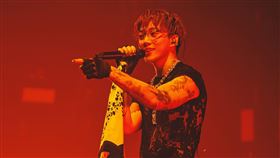 ØZI舉辦演唱會。（圖／寬宏藝術Ｘ華納音樂Ｘ奧曼音樂）