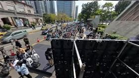 四叉貓貼照嘲諷，大約300人吧！這種人數，選里長一定可以當選！「但是黃國昌要選新北市長...... 」（圖／翻攝自四叉貓臉書）