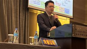 ▲盧山峰揭露公司預估2025年將展店60家，中長期目標更直指千店規模。（圖／記者余國棟攝影）