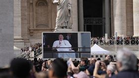 教宗方濟各住院37天後出院 各國信徒歡呼見證，圖／美聯社／達志影像