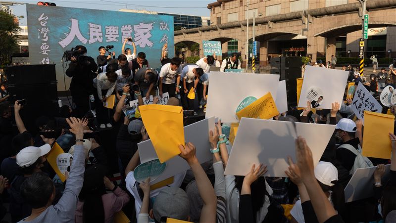 看白營集會人數　她驚跟數字有關神奇發展