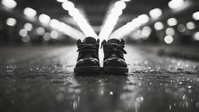 「拜登鞋」引起風潮造成HOKA熱賣，圖為示意圖非HOKA鞋。（示意圖／PIXABAY）