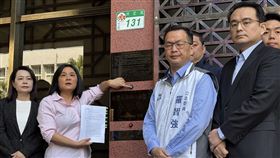 ▲陳玉珍、羅智強、游顥等國民黨立委及國民黨中央黨部主委許宇甄赴北檢，針對王鴻薇的罷免，告發出現幽靈連署。（圖／記者楊佩琪攝）