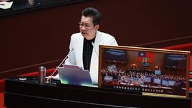 民眾黨立委吳春城在質詢過程中突然宣布辭去立委職務，引發討論。（圖／翻攝自吳春城臉書）