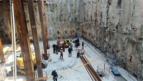 北屯工地，工人墜落，中平路，經貿5路(圖／翻攝畫面)