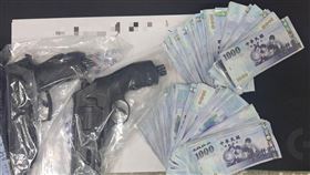越南移工，結夥搶劫，債務糾紛，持武器闖屋劫財，霧峰警局(圖／翻攝畫面)