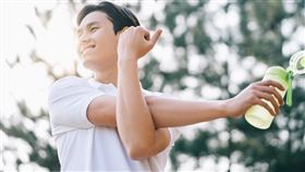 ▲南山人壽建議民眾，可透過適當運動、健康飲食、充足睡眠、良好社交、以及預防疾病五行動，預防失智症。（圖／南山人壽提供） 