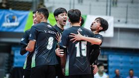 衛冕軍連莊三局比賽展現強大士氣與奪冠決心，最終以25：18、25：19、25：21、直落三帶走最終戰勝利，完成企排三連霸。（圖／企排提供）