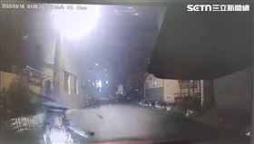 許男開車2次衝撞女鄰居，導致對方股骨骨折、全身多處擦挫傷。（圖／翻攝畫面）