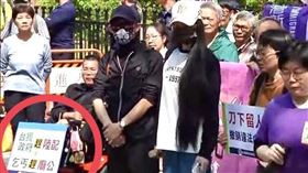 黃捷指出，亞亞和台灣國際家庭互助協會在內政部前開記者會，標語竟寫「台獨政府趕陸配，乞丐趕廟公」。（圖／翻攝自黃捷臉書）