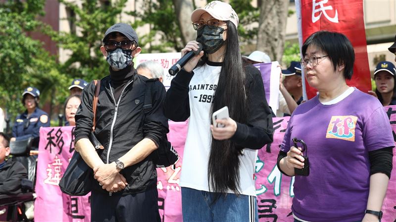 他轟亞亞尪：愛台灣會允許老婆宣揚武統？