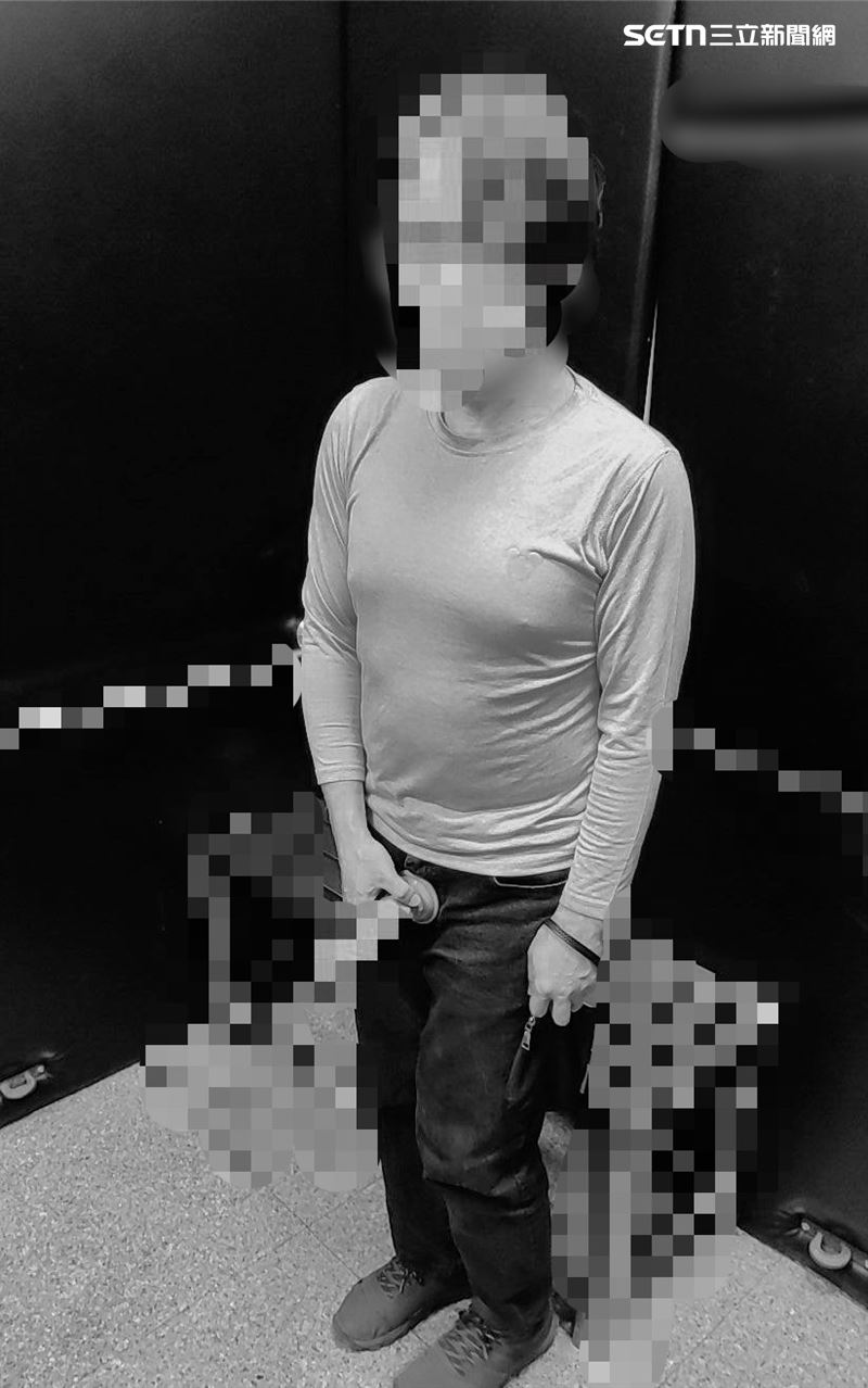 黃男落網後供稱是穿戴假陽具在路上走動，被警方依公然猥褻罪移送。（圖／翻攝畫面）