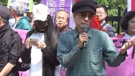 綠衣伯護航亞亞！被問身分縮了背景遭起底