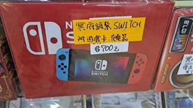 清明節即將到來，網友發現現在還有紙紮版的Switch。（圖／路上觀察學院臉書）
