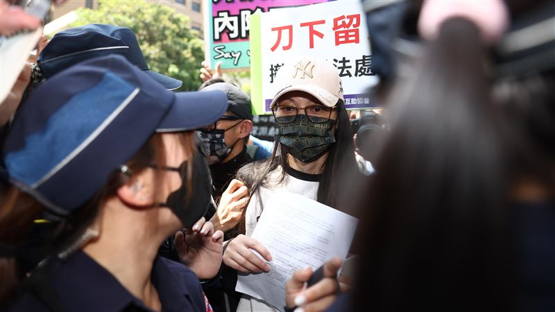 亞亞喊愛台灣也愛大陸 綠委:兩面騎牆