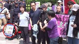 聲援亞亞卻舉乞丐趕廟公標語，被媒體罵引喻失義