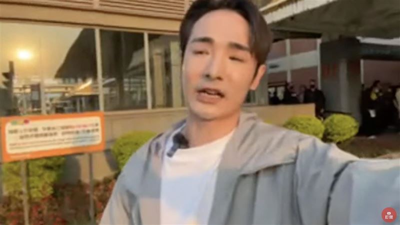 亞亞19:45飛！八炯現身松機：快來歡樂送