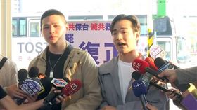 ▲閩南狼、八炯松山機場歡送亞亞回中共國。（圖／翻攝畫面）