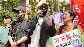 中配「亞亞」劉振亞因發表「武統」言論，遭廢止居留許可，如今搭機返回中國。