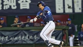 ▲林哲瑄敲出致勝長打。（圖／富邦悍將提供） 