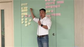 ▲《酒店風雲》男星蔡子健被網友目擊在當大學碩士班的講師。（圖／翻攝自微博@明星特別任務）