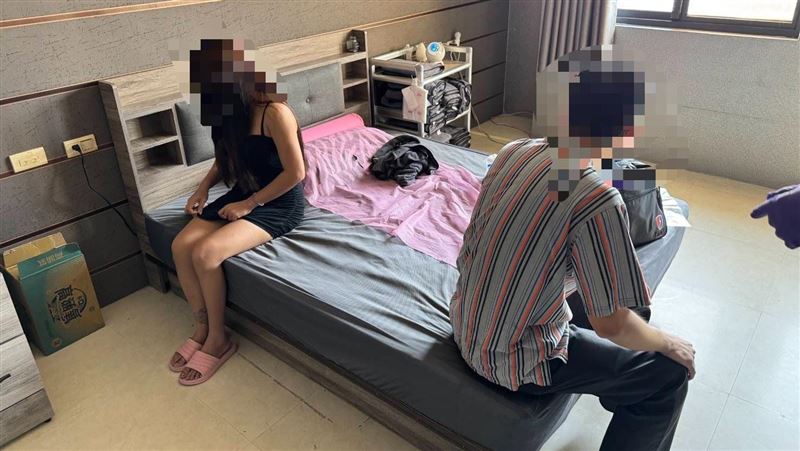 叫2個優惠100元！高雄男爽躺享受「小姊姊雙飛」服務　進行到一半卡彈了