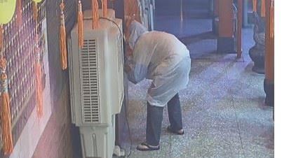 偷香油錢被逮！雨衣盜驚慌：神明託夢罵我